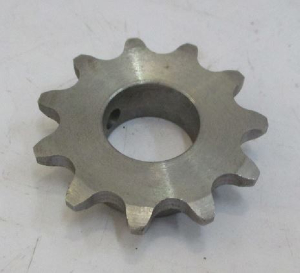 607575